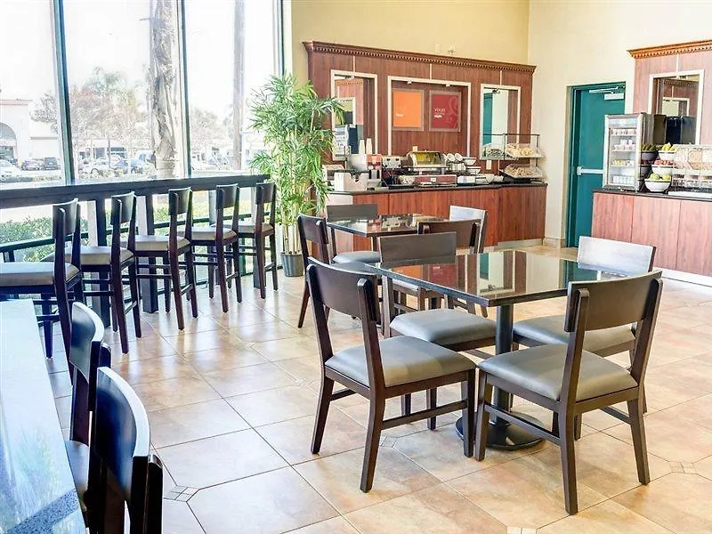Comfort Inn & Suites Near Universal - N Hollywood - Burbank Los Angeles 3*,