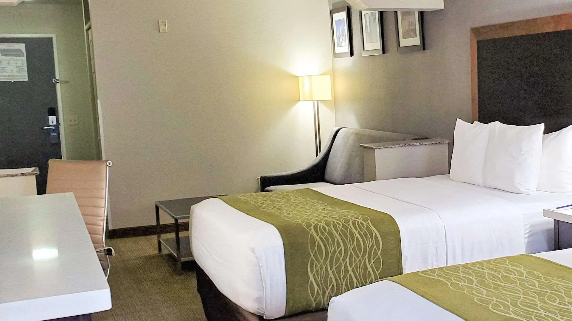 Comfort Inn & Suites Near Universal - N Hollywood - Burbank Los Angeles Hotel