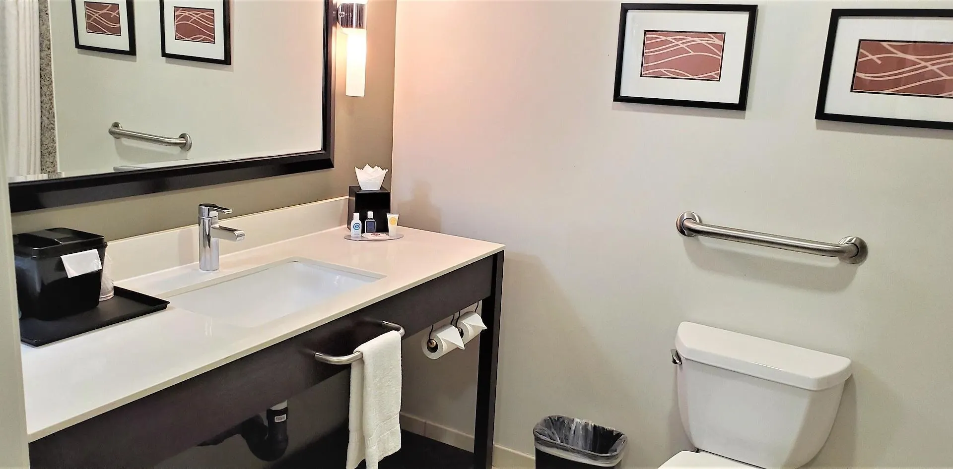 Comfort Inn & Suites Near Universal - N Hollywood - Burbank Los Angeles 3*,