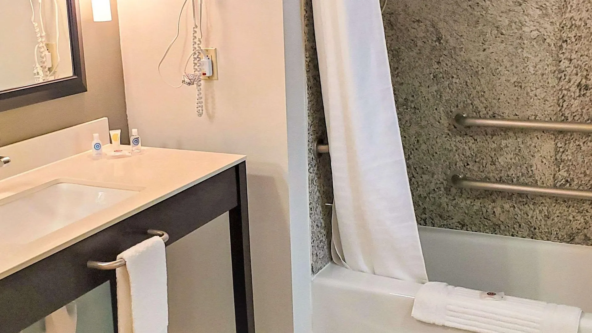 *** Hotel Comfort Inn & Suites Near Universal - N Hollywood - Burbank Los Angeles United States