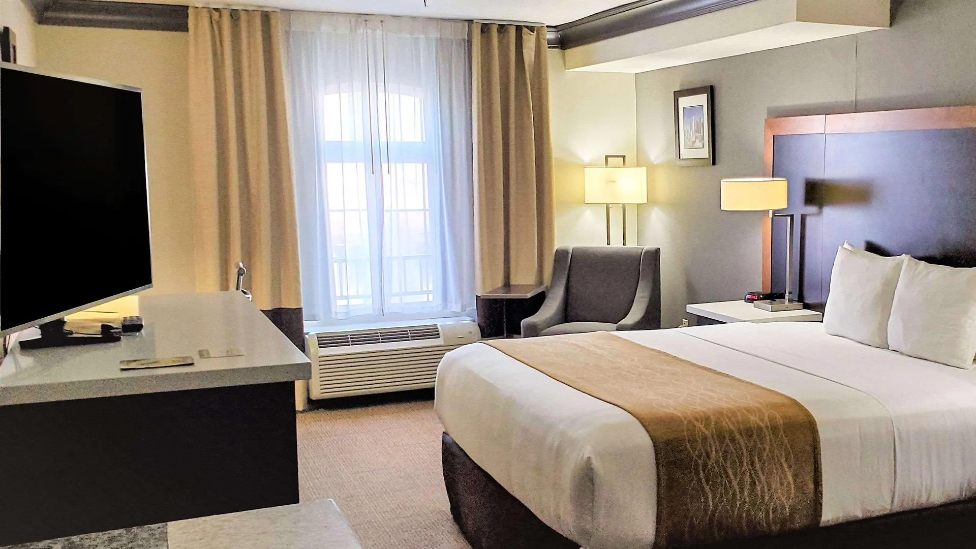 Hotel Comfort Inn & Suites Near Universal - N Hollywood - Burbank Los Angeles