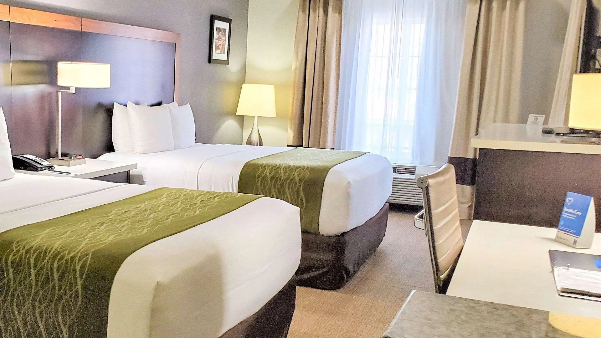 Comfort Inn & Suites Near Universal - N Hollywood - Burbank Los Angeles Hotel