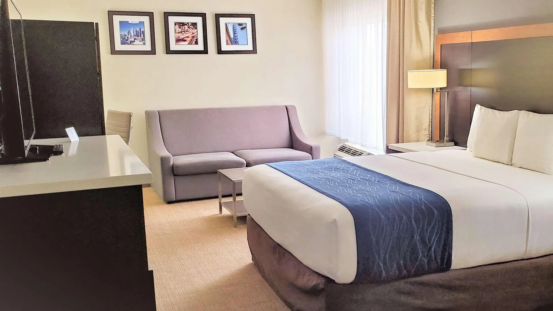 Comfort Inn & Suites Near Universal - N Hollywood - Burbank Los Angeles