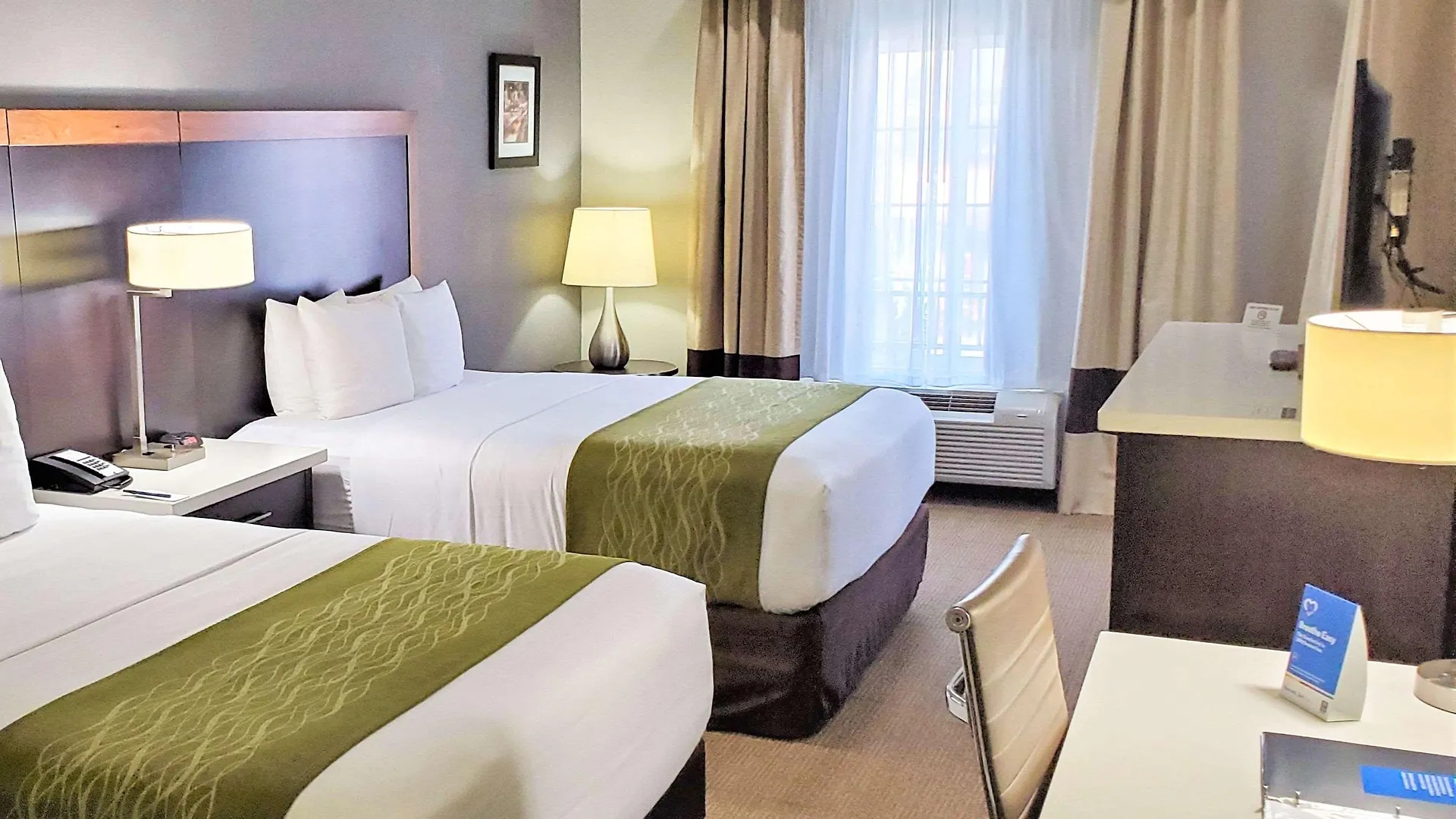 Comfort Inn & Suites Near Universal - N Hollywood - Burbank Los Angeles Hotel