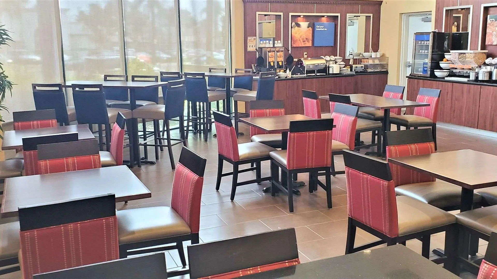 Comfort Inn & Suites Near Universal - N Hollywood - Burbank Los Angeles