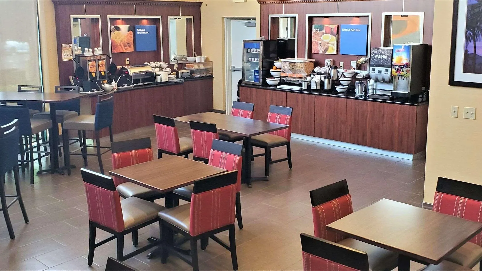 Comfort Inn & Suites Near Universal - N Hollywood - Burbank Los Angeles 3*,