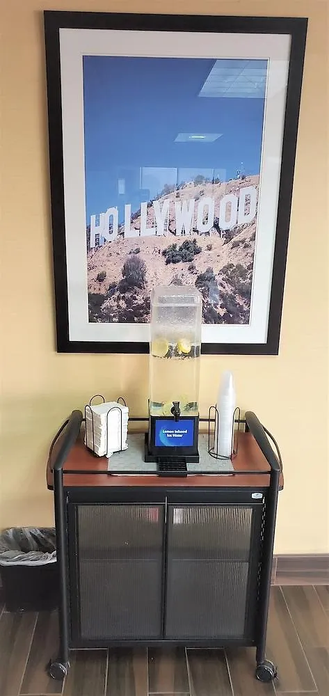 Hotel Comfort Inn & Suites Near Universal - N Hollywood - Burbank Los Angeles