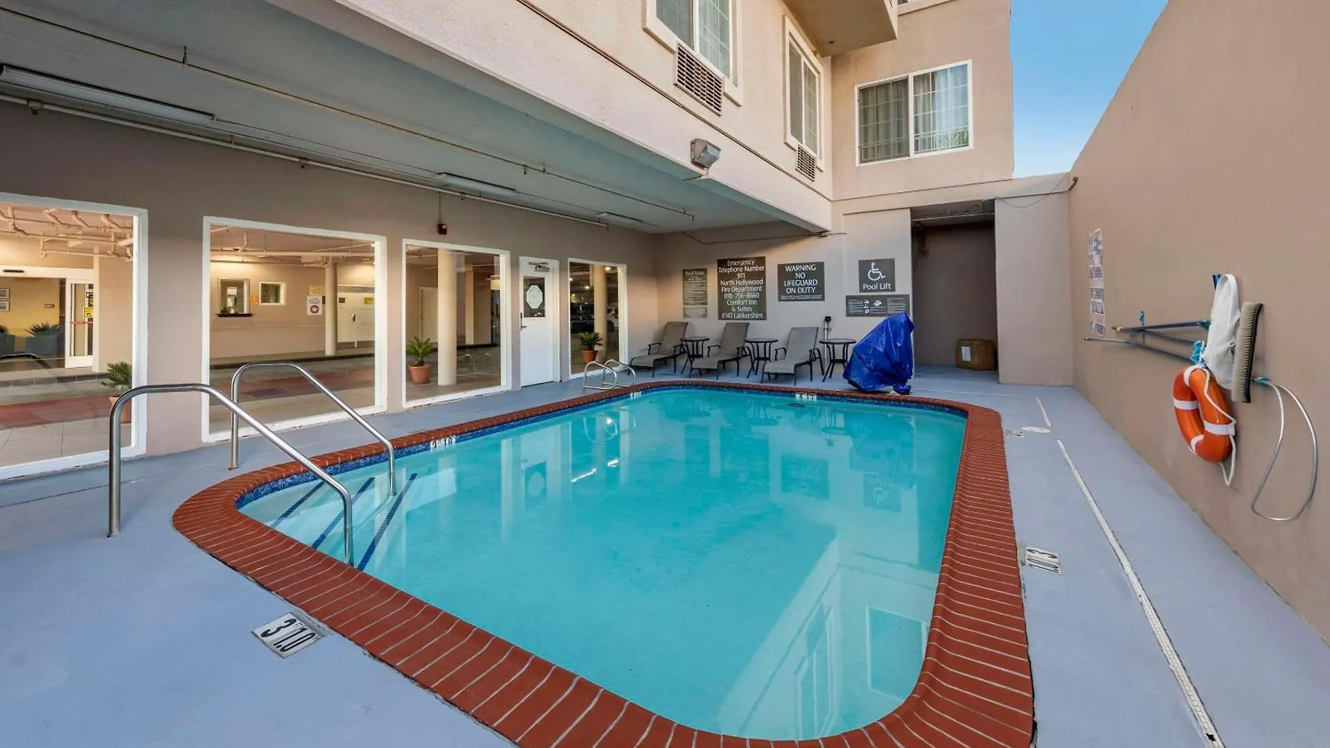 Comfort Inn & Suites Near Universal - N Hollywood - Burbank Los Angeles
