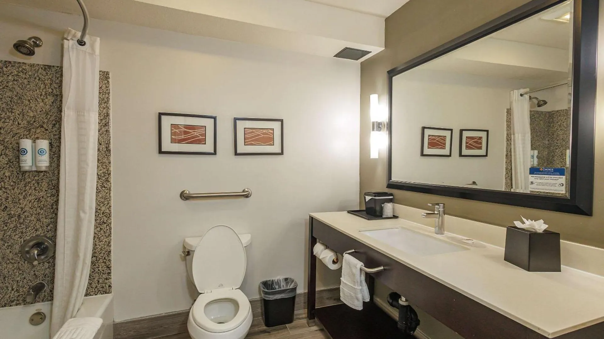 Comfort Inn & Suites Near Universal - N Hollywood - Burbank Los Angeles Hotel