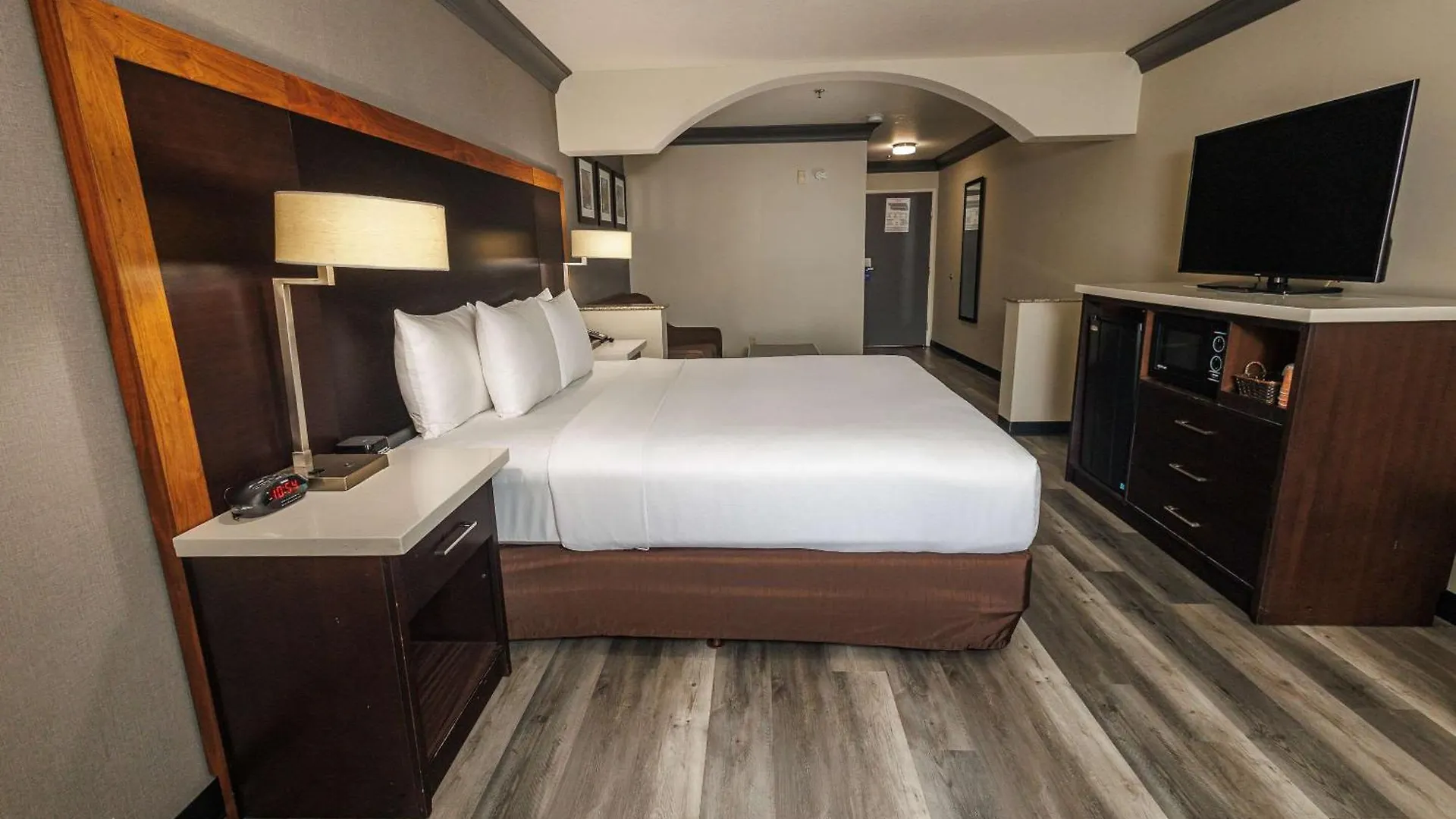 Comfort Inn & Suites Near Universal - N Hollywood - Burbank Los Angeles