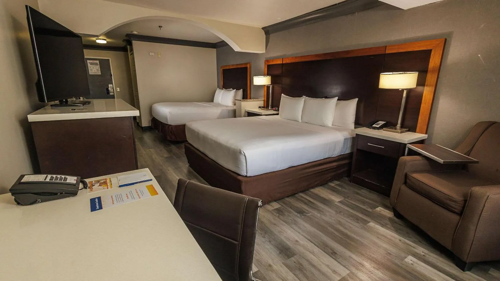 Comfort Inn & Suites Near Universal - N Hollywood - Burbank Los Angeles 3*,