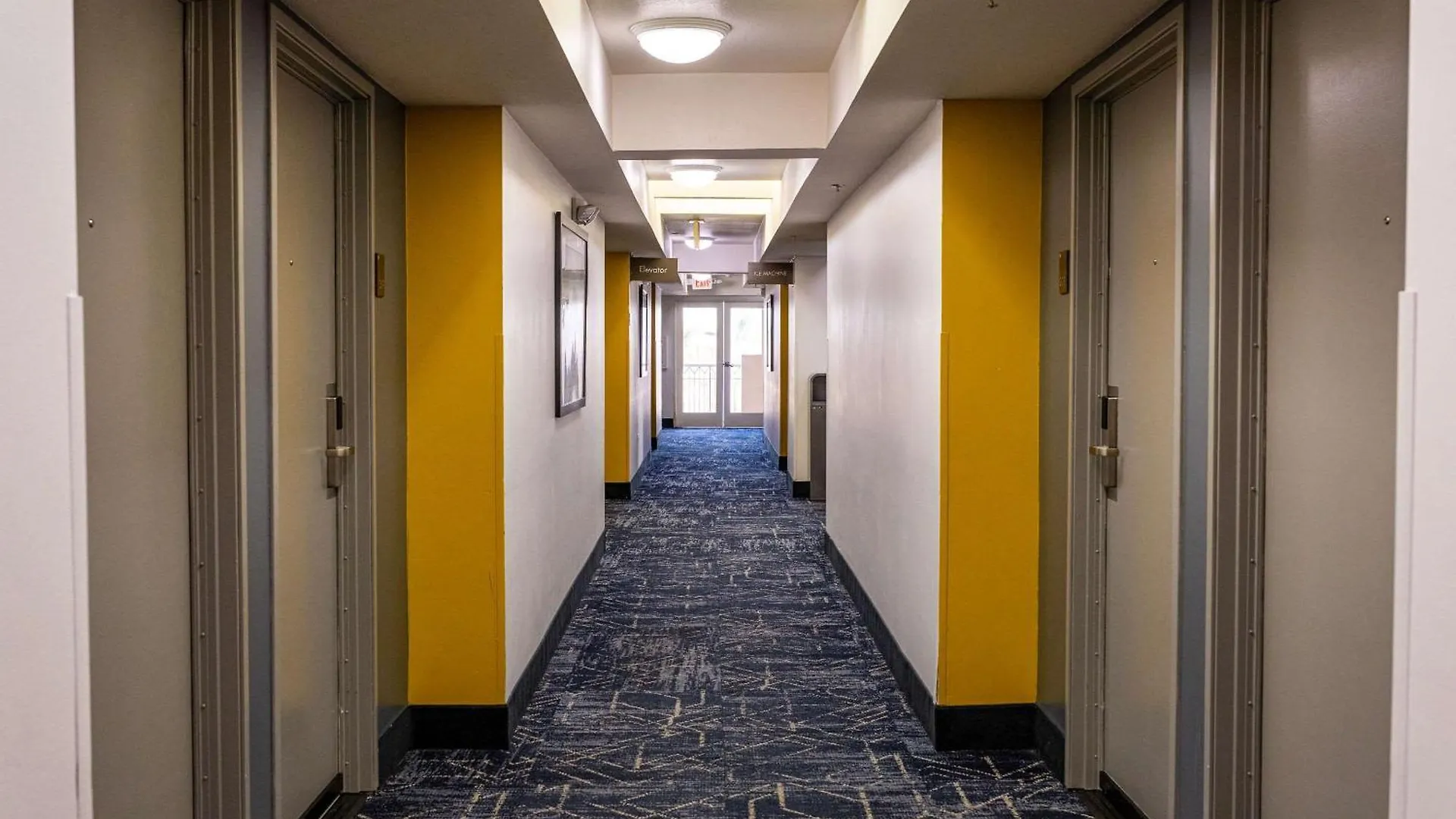 Comfort Inn & Suites Near Universal - N Hollywood - Burbank Los Angeles Hotel