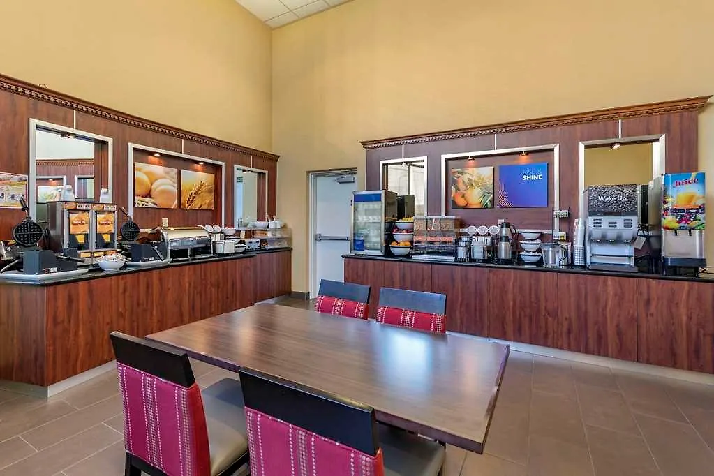 Comfort Inn & Suites Near Universal - N Hollywood - Burbank Los Angeles Hotel