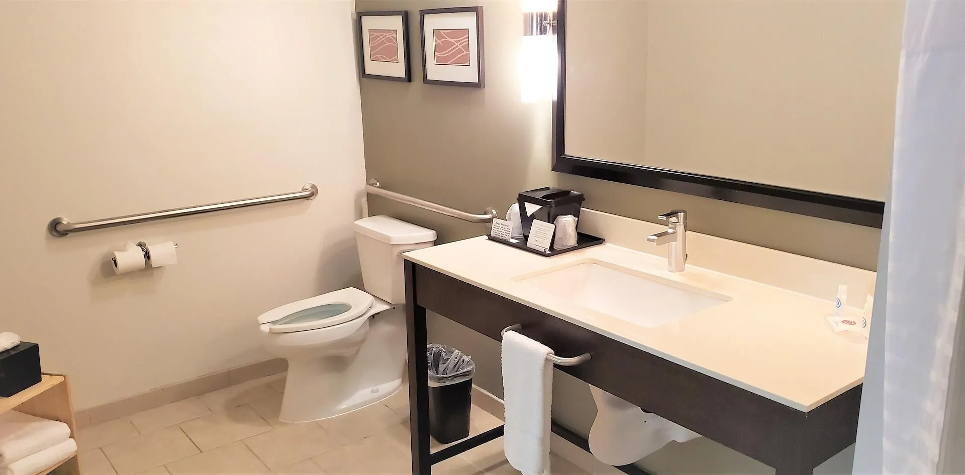 Comfort Inn & Suites Near Universal - N Hollywood - Burbank Los Angeles