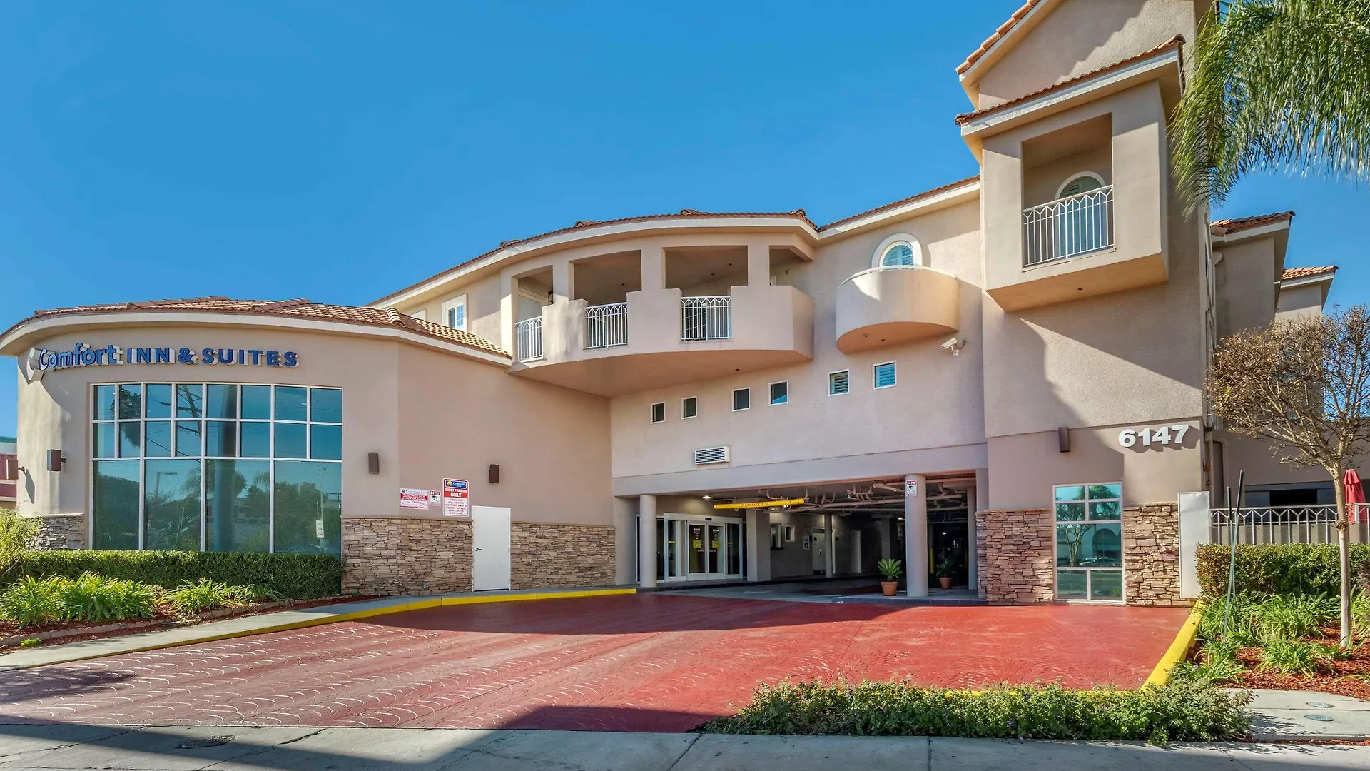 Comfort Inn & Suites Near Universal - N Hollywood - Burbank Los Angeles USA