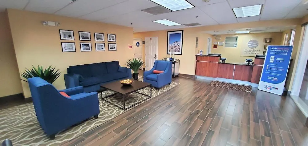 Comfort Inn & Suites Near Universal - N Hollywood - Burbank Los Angeles USA