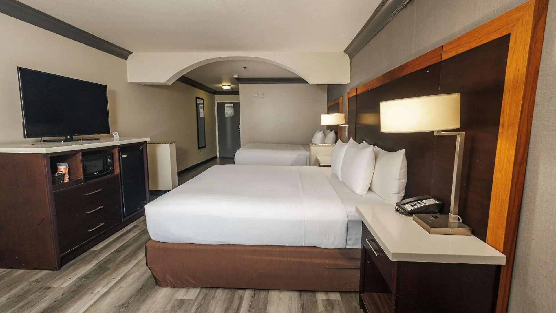 *** Hotel Comfort Inn & Suites Near Universal - N Hollywood - Burbank Los Angeles USA