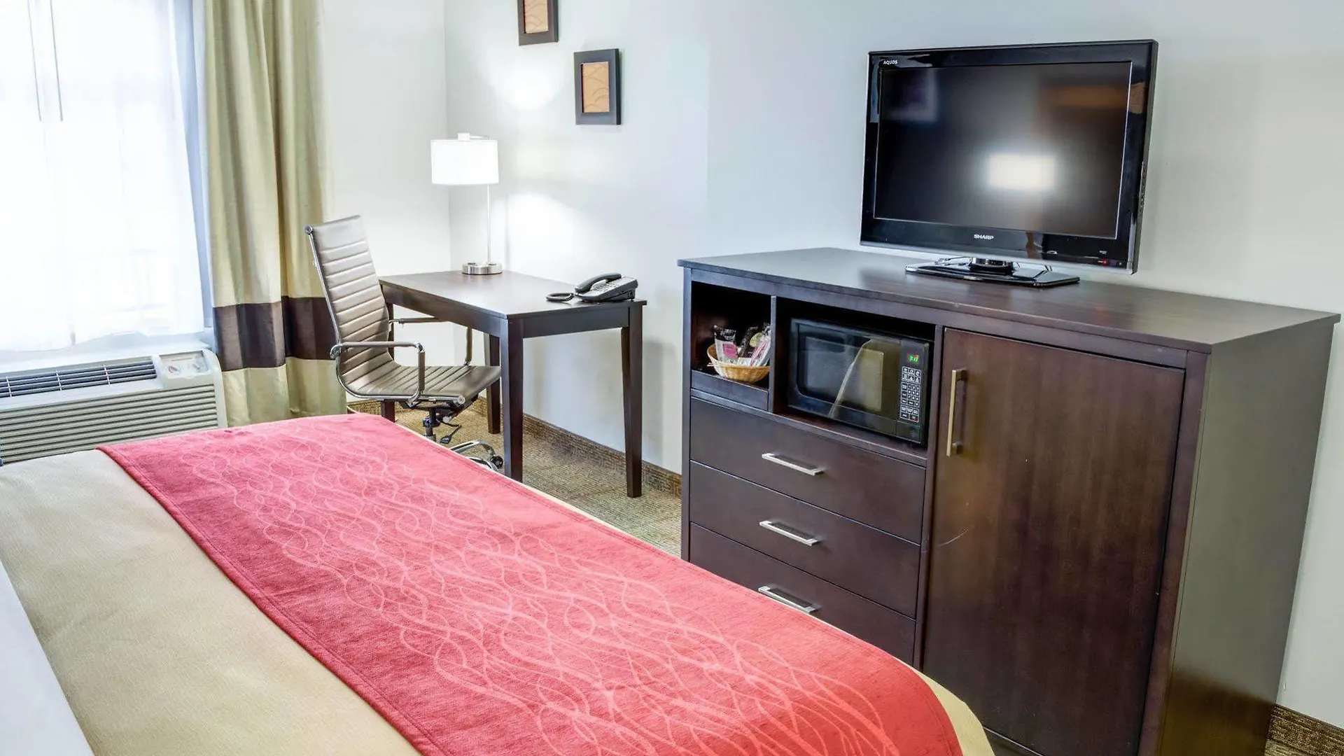 Comfort Inn & Suites Near Universal - N Hollywood - Burbank Los Angeles 3*,  USA